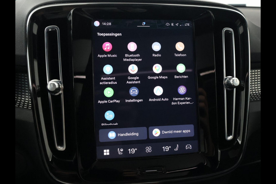 Volvo XC40 RECHARGE P8 408 PK R-DESIGN BTW + PANORAMA | H/K | TREKHAAK | 360 CAMERA | LEDER