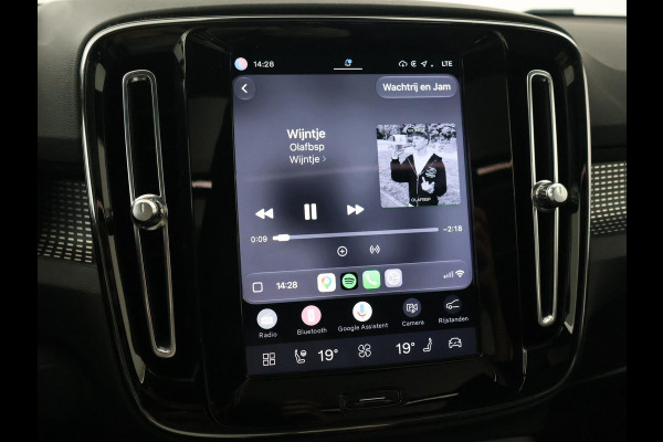 Volvo XC40 RECHARGE P8 408 PK R-DESIGN BTW + PANORAMA | H/K | TREKHAAK | 360 CAMERA | LEDER