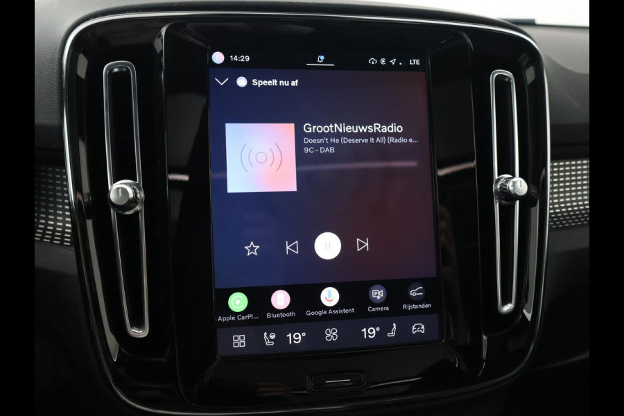 Volvo XC40 RECHARGE P8 408 PK R-DESIGN BTW + PANORAMA | H/K | TREKHAAK | 360 CAMERA | LEDER