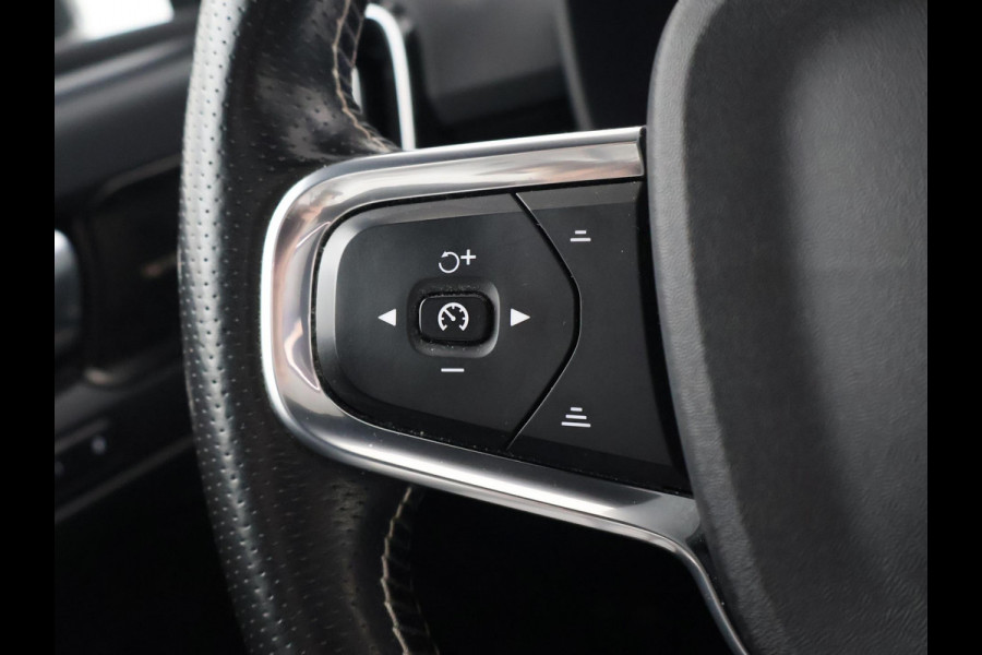 Volvo XC40 RECHARGE P8 408 PK R-DESIGN BTW + PANORAMA | H/K | TREKHAAK | 360 CAMERA | LEDER