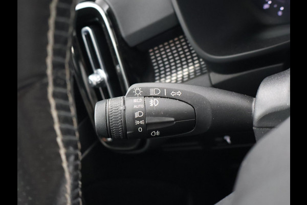 Volvo XC40 RECHARGE P8 408 PK R-DESIGN BTW + PANORAMA | H/K | TREKHAAK | 360 CAMERA | LEDER