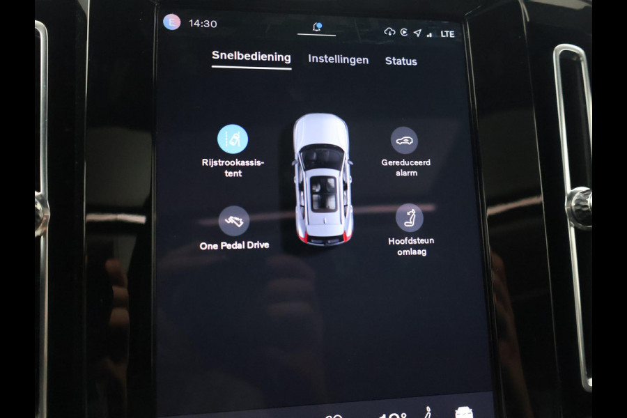 Volvo XC40 RECHARGE P8 408 PK R-DESIGN BTW + PANORAMA | H/K | TREKHAAK | 360 CAMERA | LEDER