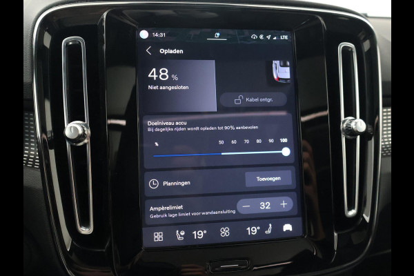 Volvo XC40 RECHARGE P8 408 PK R-DESIGN BTW + PANORAMA | H/K | TREKHAAK | 360 CAMERA | LEDER