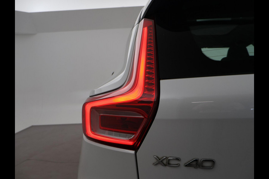 Volvo XC40 RECHARGE P8 408 PK R-DESIGN BTW + PANORAMA | H/K | TREKHAAK | 360 CAMERA | LEDER