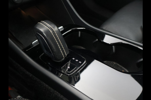 Volvo XC40 RECHARGE P8 408 PK R-DESIGN BTW + PANORAMA | H/K | TREKHAAK | 360 CAMERA | LEDER