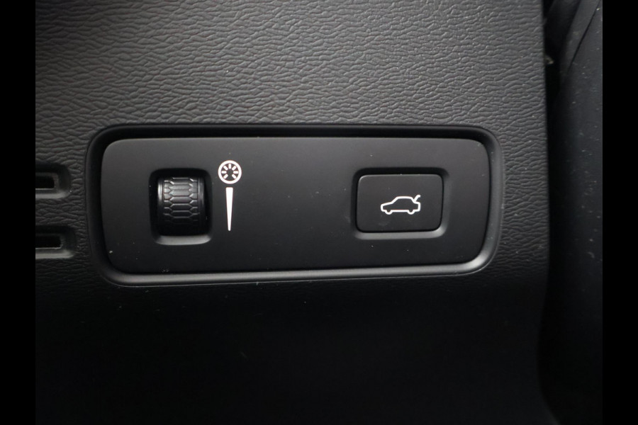 Volvo XC40 RECHARGE P8 408 PK R-DESIGN BTW + PANORAMA | H/K | TREKHAAK | 360 CAMERA | LEDER