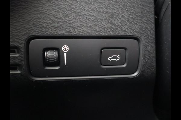 Volvo XC40 RECHARGE P8 408 PK R-DESIGN BTW + PANORAMA | H/K | TREKHAAK | 360 CAMERA | LEDER