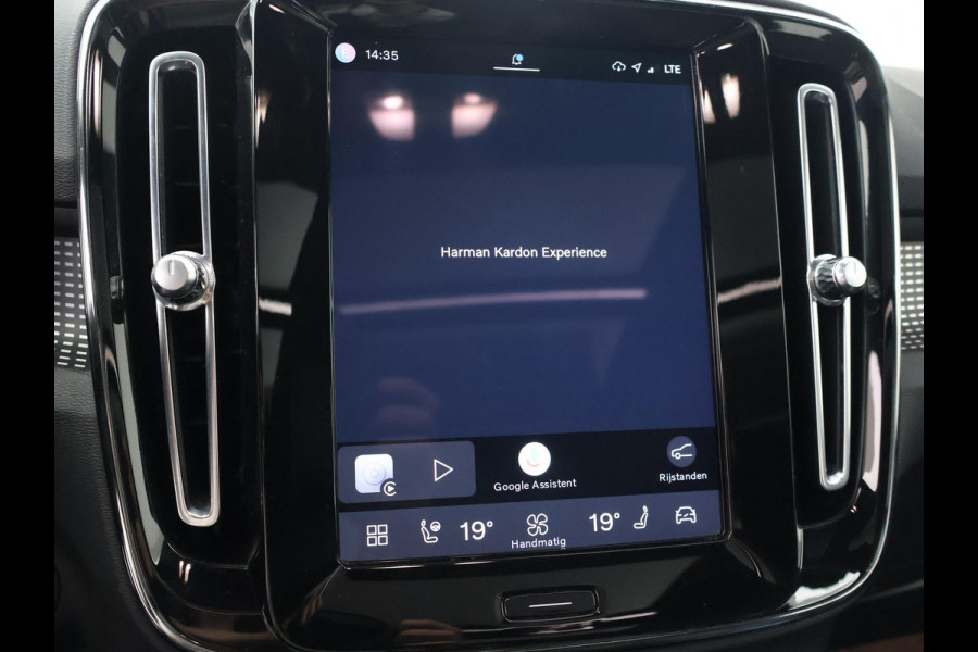 Volvo XC40 RECHARGE P8 408 PK R-DESIGN BTW + PANORAMA | H/K | TREKHAAK | 360 CAMERA | LEDER