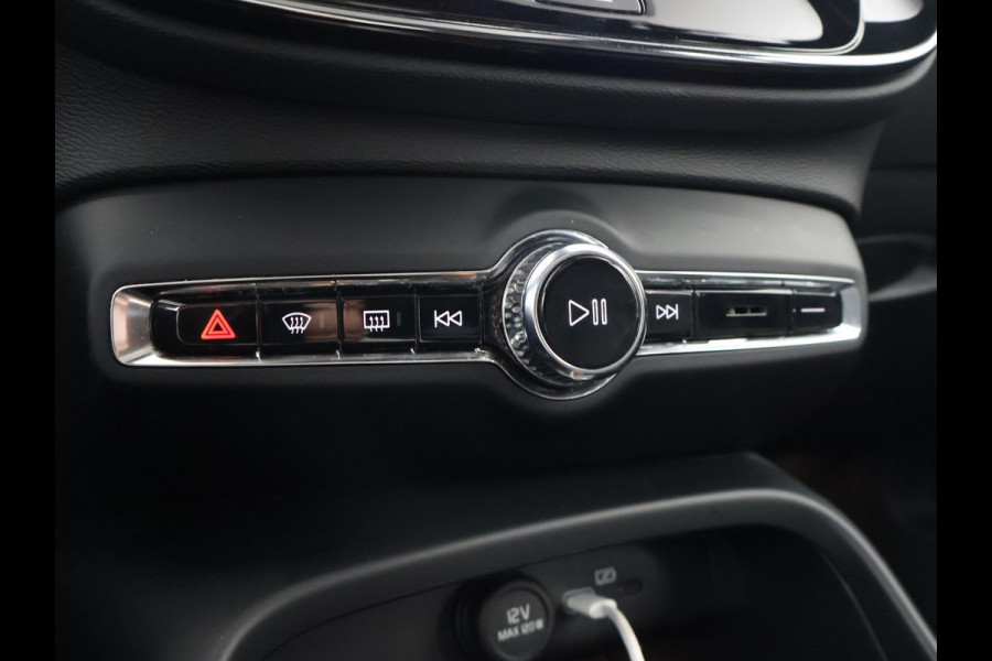 Volvo XC40 RECHARGE P8 408 PK R-DESIGN BTW + PANORAMA | H/K | TREKHAAK | 360 CAMERA | LEDER