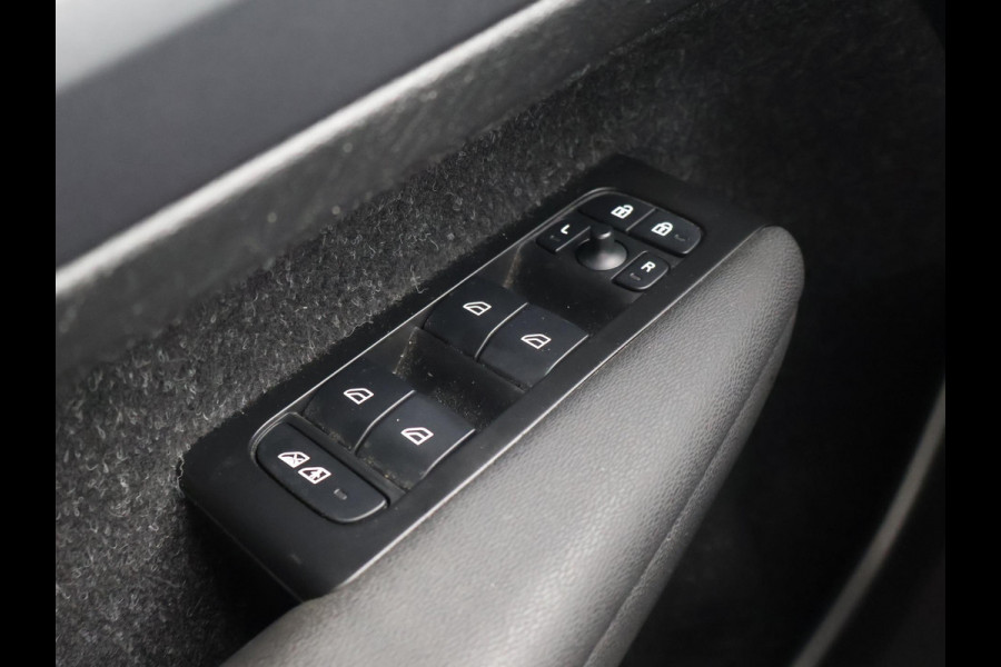 Volvo XC40 RECHARGE P8 408 PK R-DESIGN BTW + PANORAMA | H/K | TREKHAAK | 360 CAMERA | LEDER