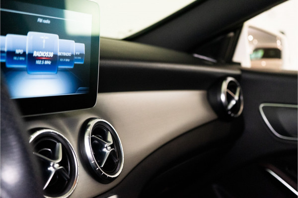 Mercedes-Benz CLA-Klasse Shooting Brake 180 AMG 123PK | LED | Stoelverw. | Camera | Park Assist | Garantie