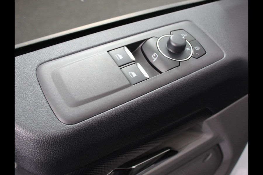 Ford Transit Custom 340 2.5 Automaat PHEV L2H1 Limited 9 PERS Navigatie Apple CarPlay Android Auto Camera Parkeerhulp Adaptive Cruise Control Dodehoekdetectie Stoel- en stuurverwarming Full Led Climate Control Lichtmetalen velgen