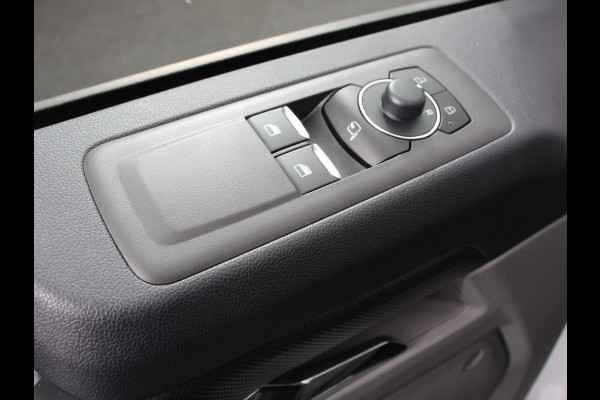 Ford Transit Custom 340 2.5 Automaat PHEV L2H1 Limited 9 PERS Navigatie Apple CarPlay Android Auto Camera Parkeerhulp Adaptive Cruise Control Dodehoekdetectie Stoel- en stuurverwarming Full Led Climate Control Lichtmetalen velgen