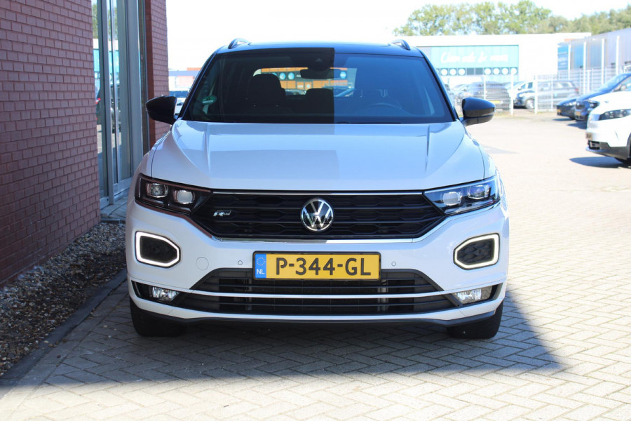 Volkswagen T-Roc 1.5 TSI Sport Business R | Full Option! | Trekhaak | Panorama Dak | Stoel + Stuurverwarming | Climate Control | Camera|  Navigatie |