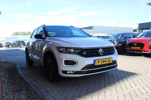 Volkswagen T-Roc 1.5 TSI Sport Business R | Full Option! | Trekhaak | Panorama Dak | Stoel + Stuurverwarming | Climate Control | Camera|  Navigatie |