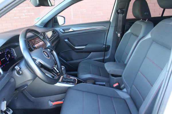 Volkswagen T-Roc 1.5 TSI Sport Business R | Full Option! | Trekhaak | Panorama Dak | Stoel + Stuurverwarming | Climate Control | Camera|  Navigatie |