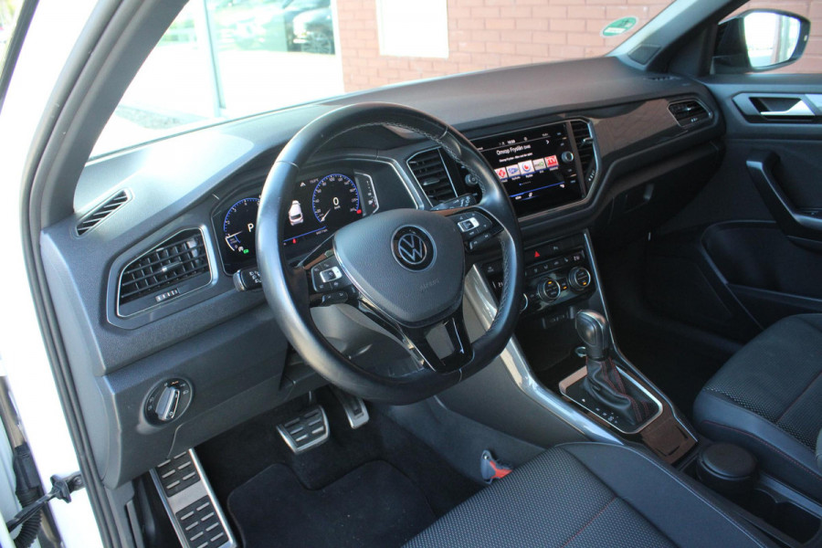 Volkswagen T-Roc 1.5 TSI Sport Business R | Full Option! | Trekhaak | Panorama Dak | Stoel + Stuurverwarming | Climate Control | Camera|  Navigatie |