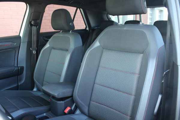 Volkswagen T-Roc 1.5 TSI Sport Business R | Full Option! | Trekhaak | Panorama Dak | Stoel + Stuurverwarming | Climate Control | Camera|  Navigatie |