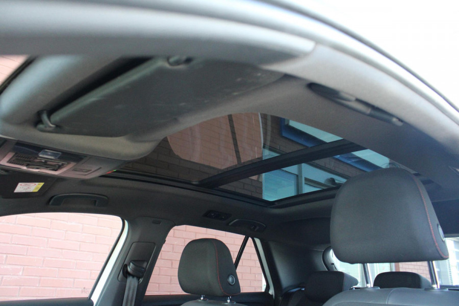 Volkswagen T-Roc 1.5 TSI Sport Business R | Full Option! | Trekhaak | Panorama Dak | Stoel + Stuurverwarming | Climate Control | Camera|  Navigatie |