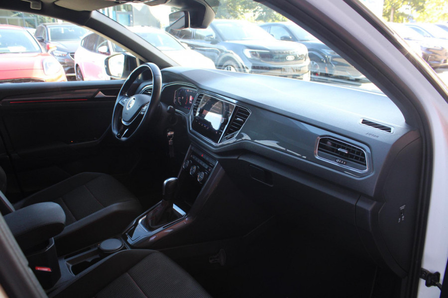 Volkswagen T-Roc 1.5 TSI Sport Business R | Full Option! | Trekhaak | Panorama Dak | Stoel + Stuurverwarming | Climate Control | Camera|  Navigatie |