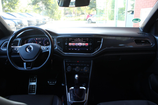 Volkswagen T-Roc 1.5 TSI Sport Business R | Full Option! | Trekhaak | Panorama Dak | Stoel + Stuurverwarming | Climate Control | Camera|  Navigatie |