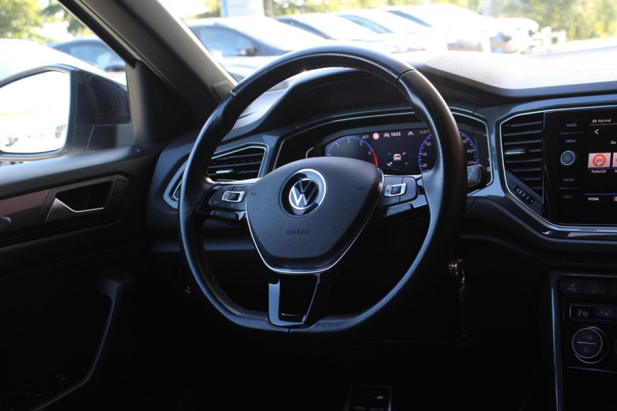 Volkswagen T-Roc 1.5 TSI Sport Business R | Full Option! | Trekhaak | Panorama Dak | Stoel + Stuurverwarming | Climate Control | Camera|  Navigatie |