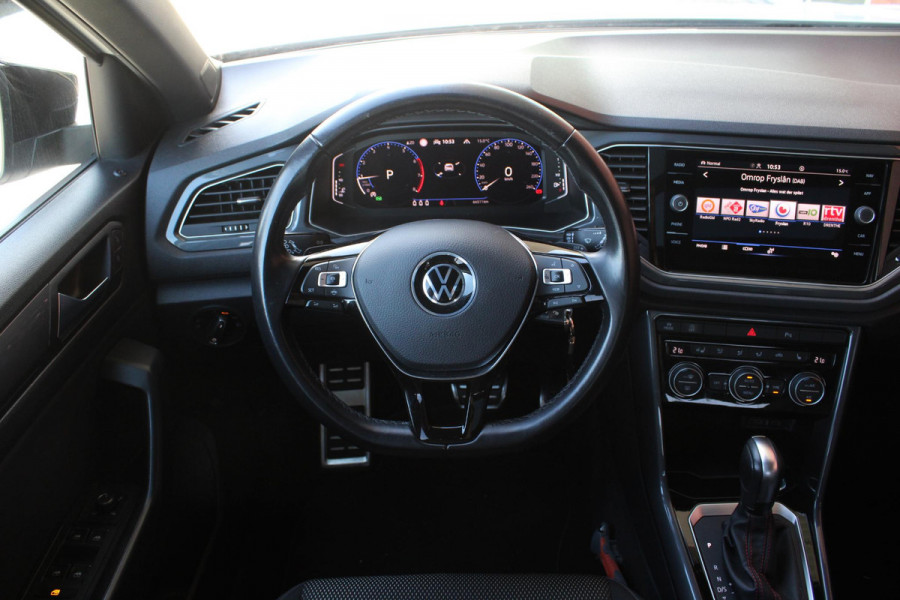 Volkswagen T-Roc 1.5 TSI Sport Business R | Full Option! | Trekhaak | Panorama Dak | Stoel + Stuurverwarming | Climate Control | Camera|  Navigatie |