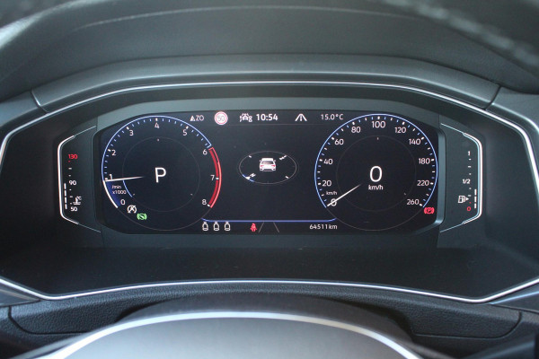 Volkswagen T-Roc 1.5 TSI Sport Business R | Full Option! | Trekhaak | Panorama Dak | Stoel + Stuurverwarming | Climate Control | Camera|  Navigatie |
