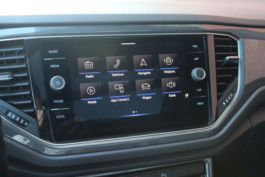 Volkswagen T-Roc 1.5 TSI Sport Business R | Full Option! | Trekhaak | Panorama Dak | Stoel + Stuurverwarming | Climate Control | Camera|  Navigatie |