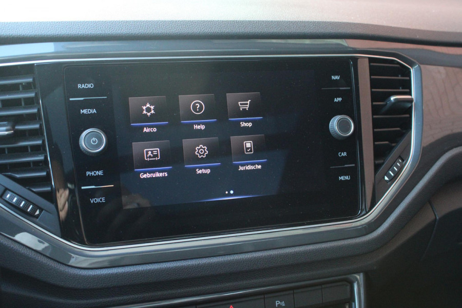 Volkswagen T-Roc 1.5 TSI Sport Business R | Full Option! | Trekhaak | Panorama Dak | Stoel + Stuurverwarming | Climate Control | Camera|  Navigatie |