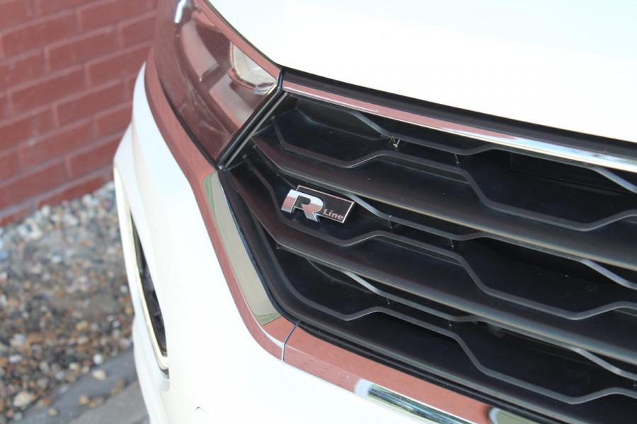 Volkswagen T-Roc 1.5 TSI Sport Business R | Full Option! | Trekhaak | Panorama Dak | Stoel + Stuurverwarming | Climate Control | Camera|  Navigatie |