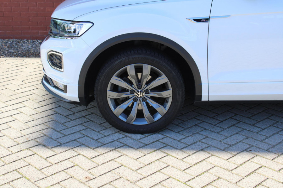 Volkswagen T-Roc 1.5 TSI Sport Business R | Full Option! | Trekhaak | Panorama Dak | Stoel + Stuurverwarming | Climate Control | Camera|  Navigatie |