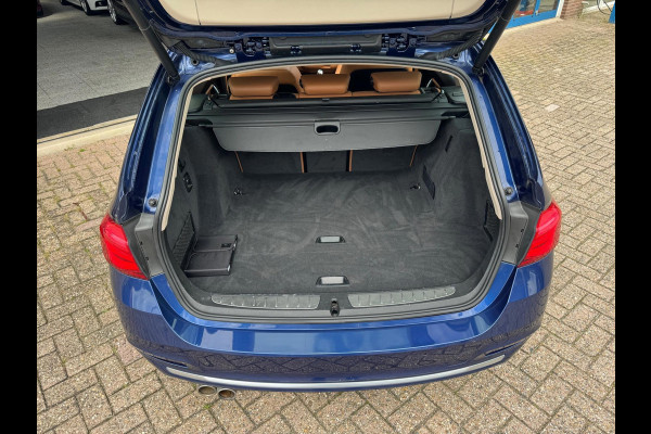 BMW 3 Serie Touring 320i Luxury 2019 AUT PANO NAVI LEDER NAP