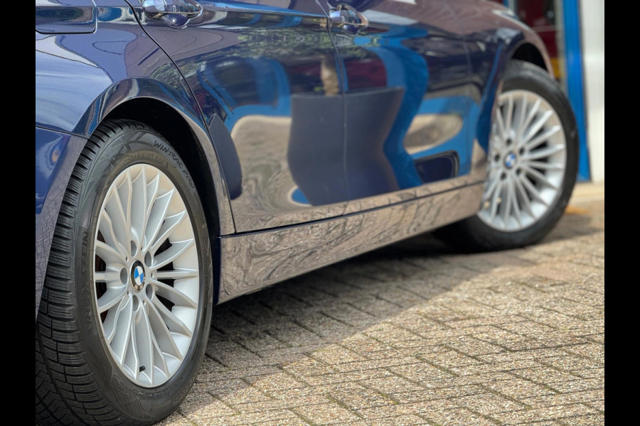 BMW 3 Serie Touring 320i Luxury 2019 AUT PANO NAVI LEDER NAP