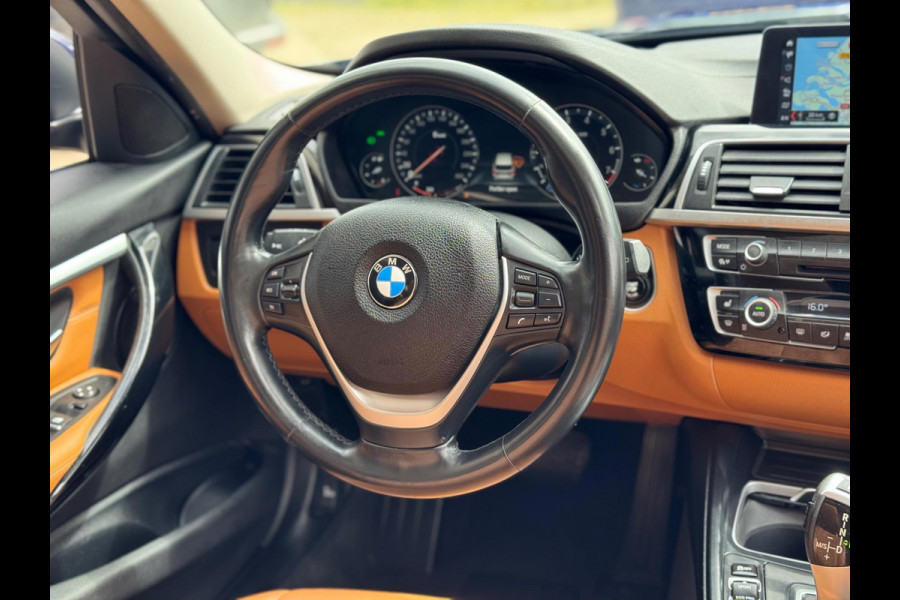 BMW 3 Serie Touring 320i Luxury 2019 AUT PANO NAVI LEDER NAP