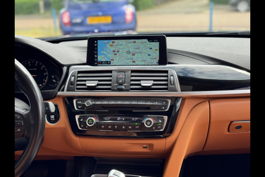 BMW 3 Serie Touring 320i Luxury 2019 AUT PANO NAVI LEDER NAP