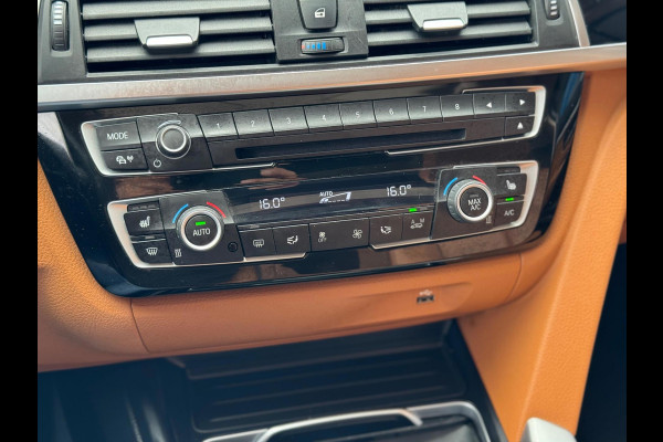 BMW 3 Serie Touring 320i Luxury 2019 AUT PANO NAVI LEDER NAP