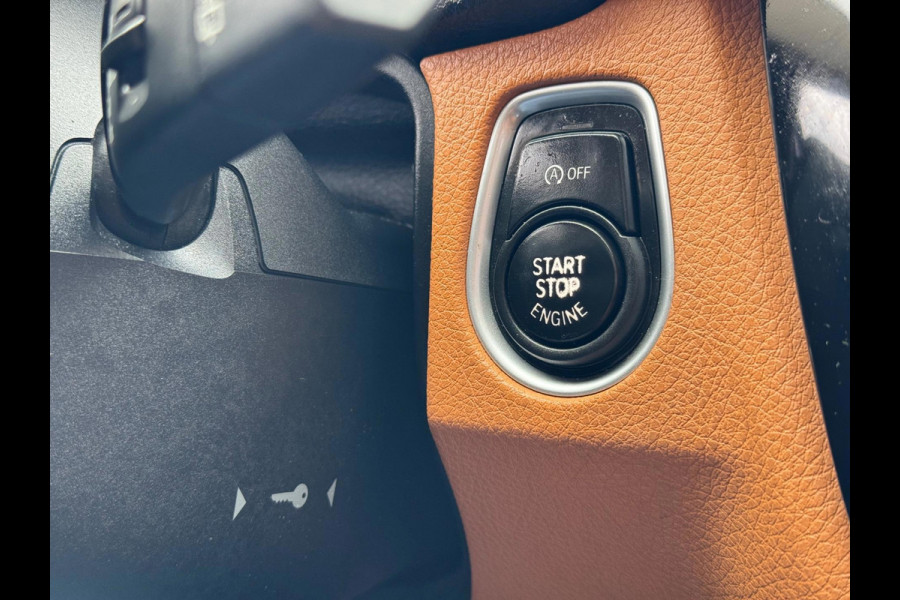 BMW 3 Serie Touring 320i Luxury 2019 AUT PANO NAVI LEDER NAP