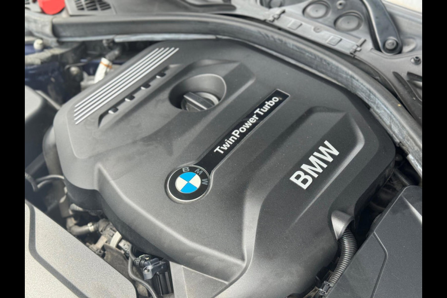 BMW 3 Serie Touring 320i Luxury 2019 AUT PANO NAVI LEDER NAP