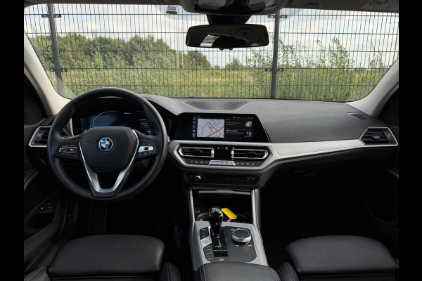 BMW 3 Serie Touring 320e Business Edition Plus | Camera | Laser | Stoelverwarming | Carplay |