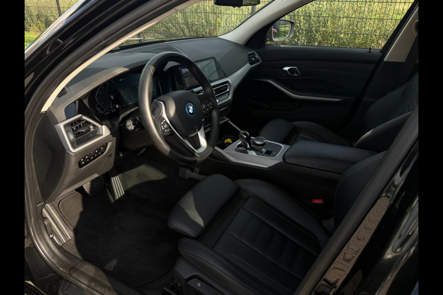 BMW 3 Serie Touring 320e Business Edition Plus | Camera | Laser | Stoelverwarming | Carplay |