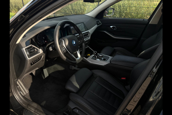 BMW 3 Serie Touring 320e Business Edition Plus | Camera | Laser | Stoelverwarming | Carplay |