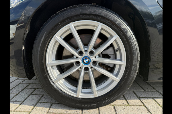 BMW 3 Serie Touring 320e Business Edition Plus | Camera | Laser | Stoelverwarming | Carplay |
