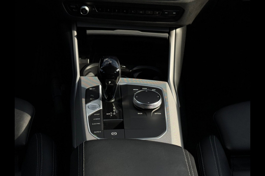 BMW 3 Serie Touring 320e Business Edition Plus | Camera | Laser | Stoelverwarming | Carplay |