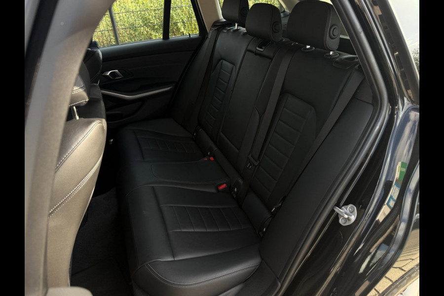 BMW 3 Serie Touring 320e Business Edition Plus | Camera | Laser | Stoelverwarming | Carplay |