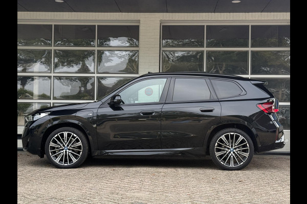 BMW X1 xDrive30e M SPORT | PANORAMA | ELEKTR. STOELEN | 20 INCH VELGEN | 360 CAMERA | HEAD UP | DRIVING ASS. PROFF |