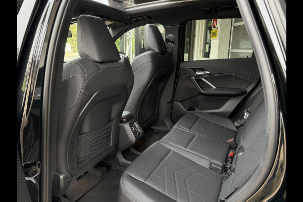 BMW X1 xDrive30e M SPORT | PANORAMA | ELEKTR. STOELEN | 20 INCH VELGEN | 360 CAMERA | HEAD UP | DRIVING ASS. PROFF |