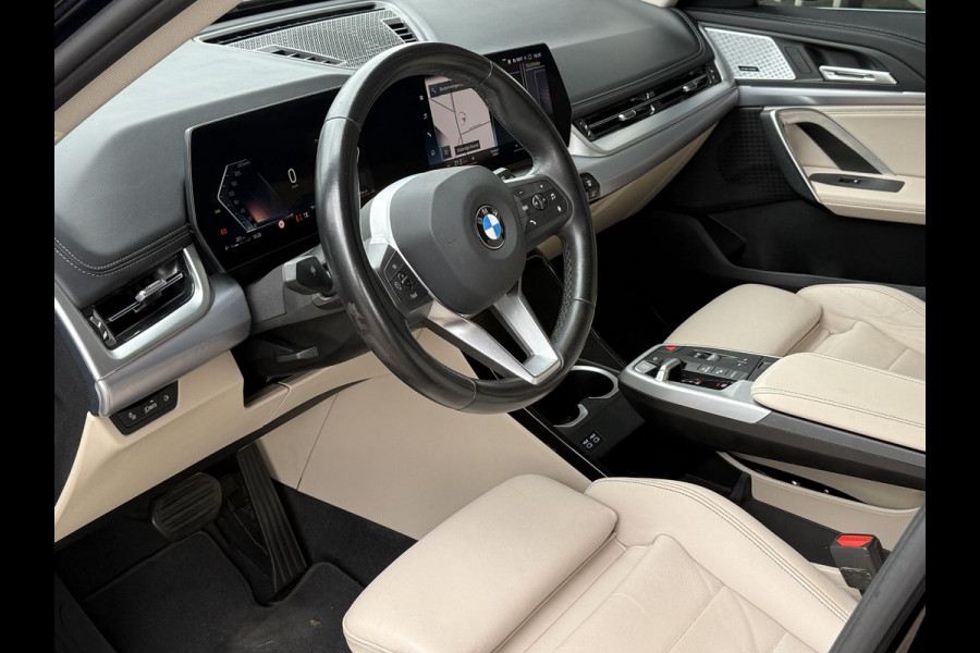 BMW X1 xDrive23i X LINE | PANORAMA | ELEKTRISCHE STOELEN | SPORTSTOELEN | LEDER | HARMAN KARDON | NEDERLANDE AUTO |