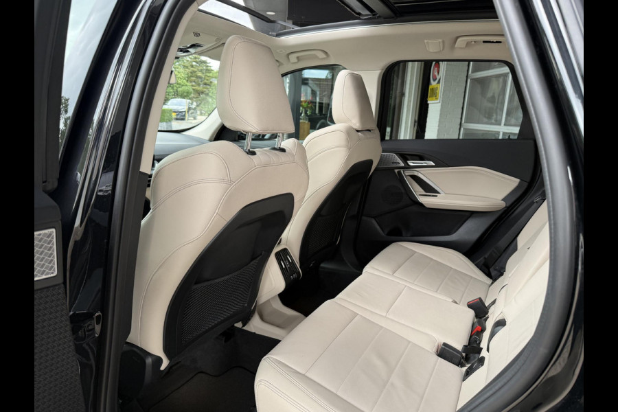BMW X1 xDrive23i X LINE | PANORAMA | ELEKTRISCHE STOELEN | SPORTSTOELEN | LEDER | HARMAN KARDON | NEDERLANDE AUTO |