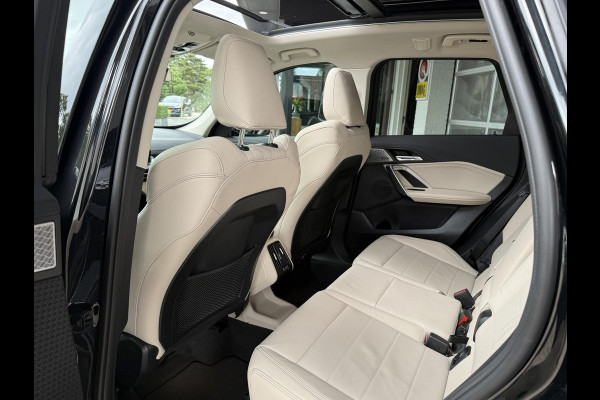 BMW X1 xDrive23i X LINE | PANORAMA | ELEKTRISCHE STOELEN | SPORTSTOELEN | LEDER | HARMAN KARDON | NEDERLANDE AUTO |